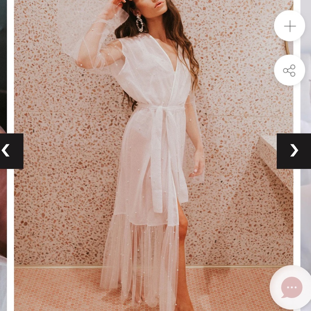 Untamed Petals Pearl Bridal Robe